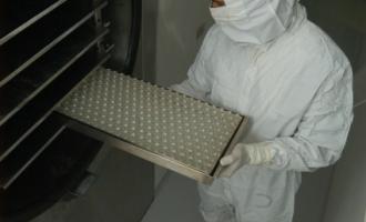 With the new lyophilizator the Clodomiro Picado Institute expects to increase by 700 vials its yearly antiophidic serum production. (photo ODI archive).