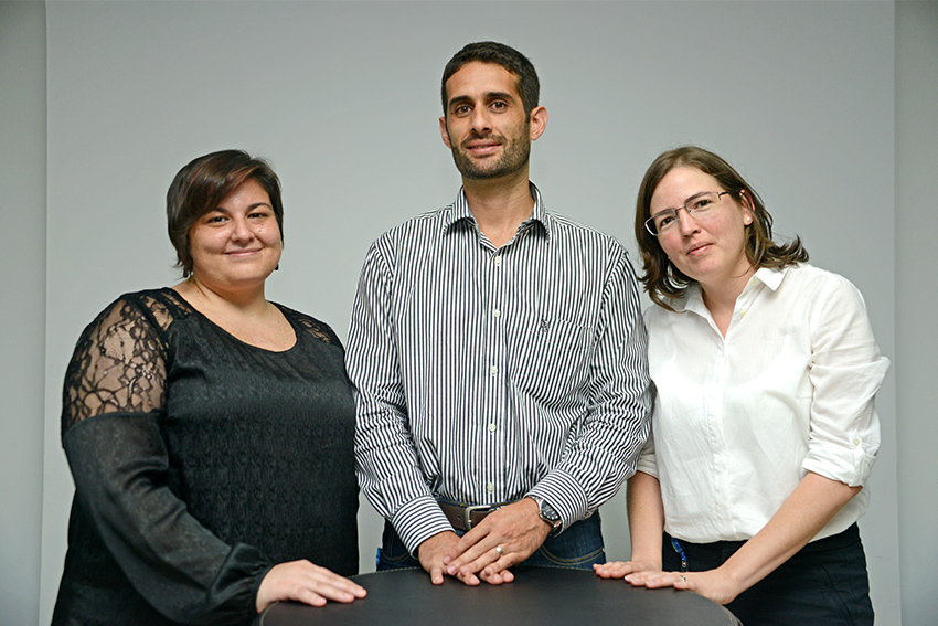 Dr. Eugenia Corrales, Dr. Elías Barquero and Dr. Laura Monturiol, trained in the Faculty of Microbiology of the UCR, and Dr. Tatiana Trejos (absent in the photo), from the chemistry area, were the winners of the 2014 science and technology awards. (photo Rafael León)