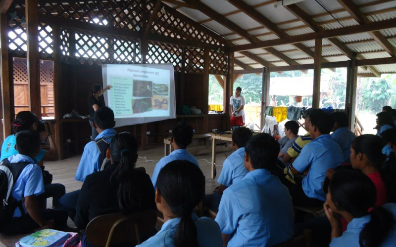 Visita a las comunidades bribris de Bajo Coén y Coroma, taller de prevención y donación de útiles escolares, 2013