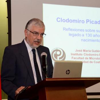 En la conferencia inaugural, el Dr. José María Gutiérrez Gutiérrez destacó que el principal legado del Dr. Clodomiro Picado Twight fue desarrollar un modelo para hacer ciencia en un país pequeño y pobre. - Foto Anel Kenjekeeva.