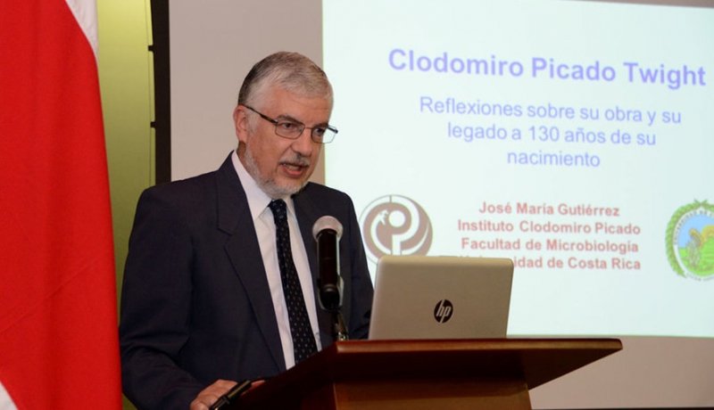 En la conferencia inaugural, el Dr. José María Gutiérrez Gutiérrez destacó que el principal legado del Dr. Clodomiro Picado Twight fue desarrollar un modelo para hacer ciencia en un país pequeño y pobre. - Foto Anel Kenjekeeva.